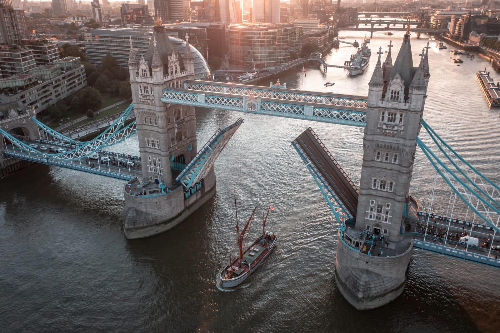 Atrakcje w Anglii - Tower Bridge w Londynie